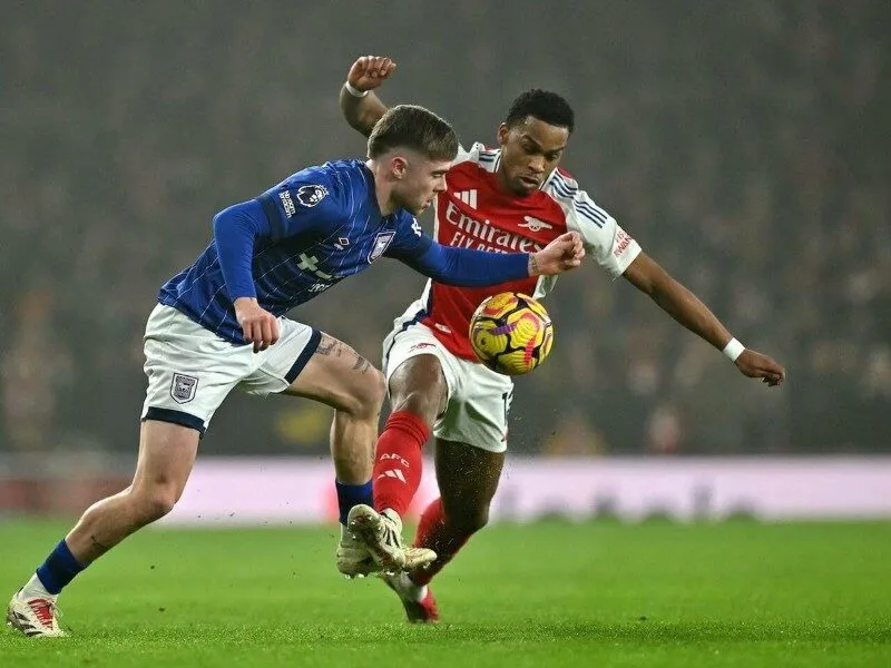 Ipswich khó chống lại sức mạnh của Arsenal
