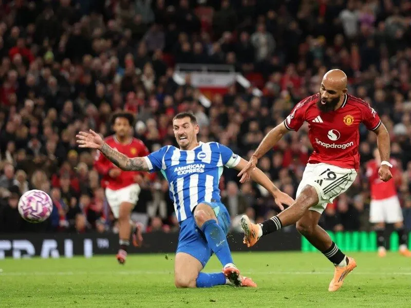 Man United gặp khó trước Brighton