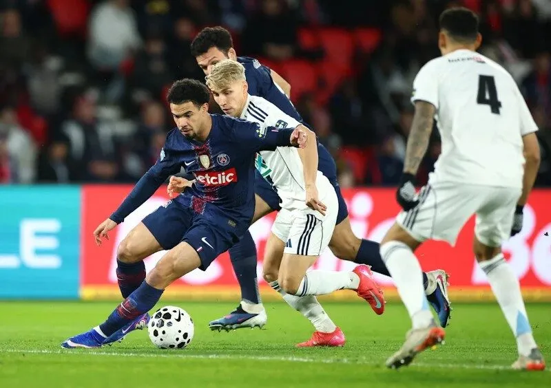PSG được đánh giá mạnh hơn Slovan Bratislava
